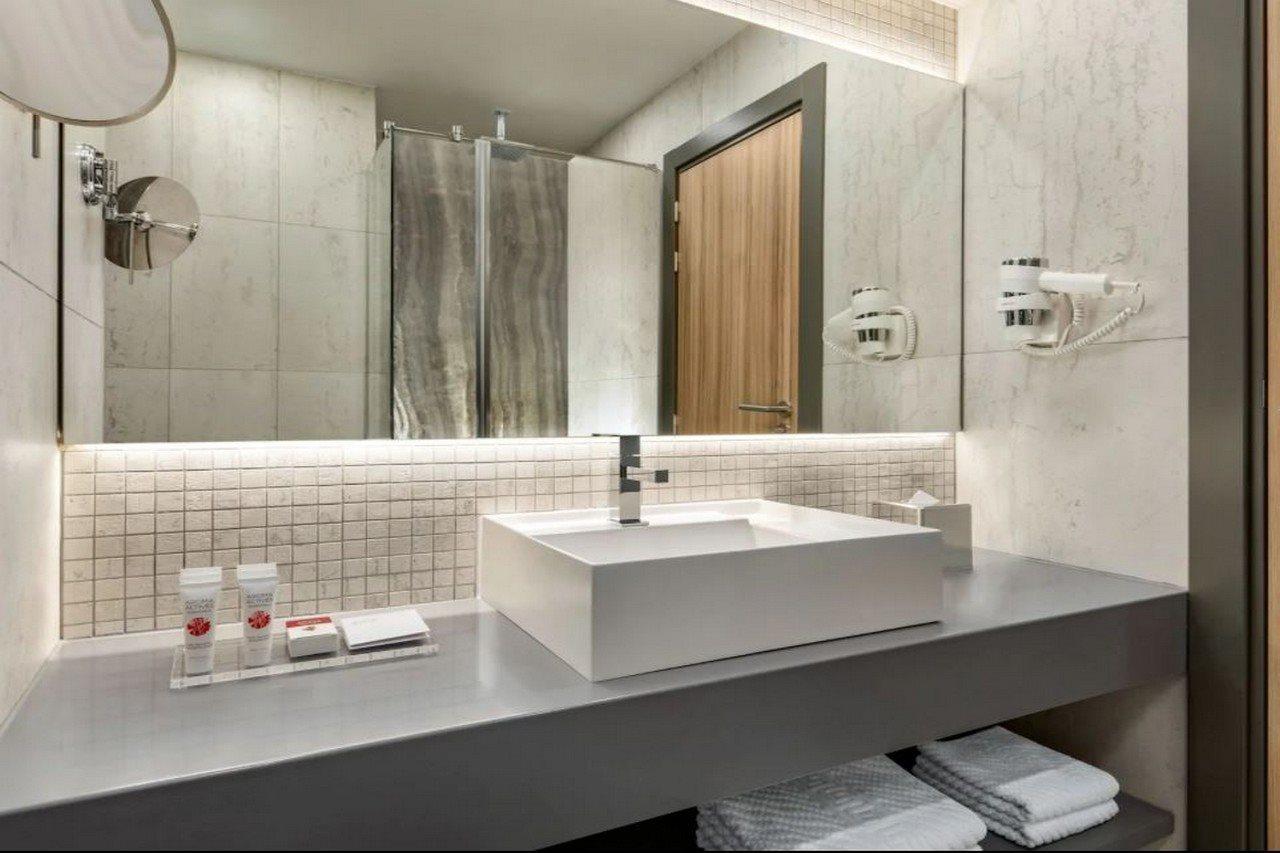 รามาดา บาย วินด์แฮม รัมนิชู วัลชา Hotel รึมนิคูวัลเจีย ภายนอก รูปภาพ