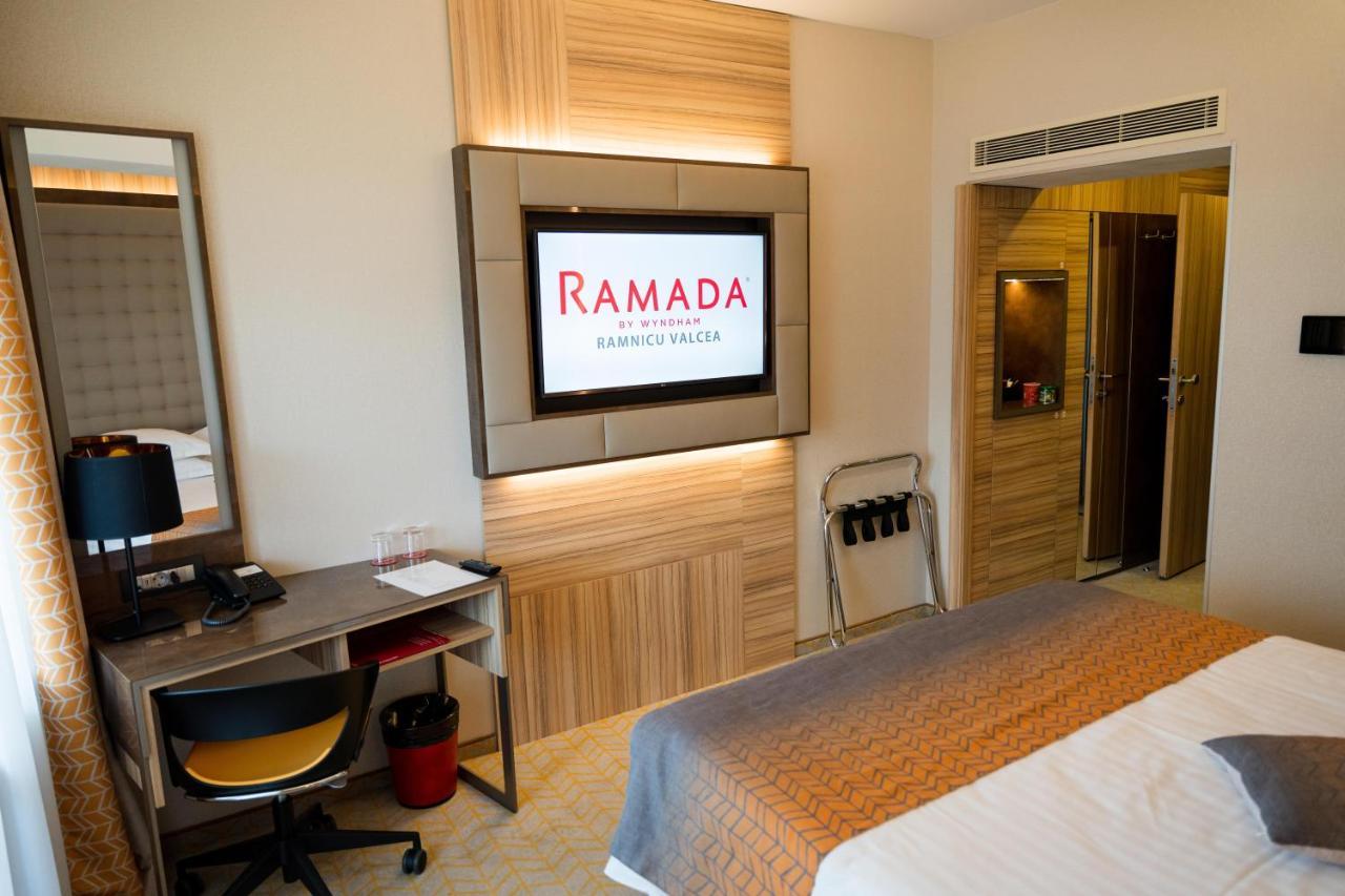 รามาดา บาย วินด์แฮม รัมนิชู วัลชา Hotel รึมนิคูวัลเจีย ภายนอก รูปภาพ