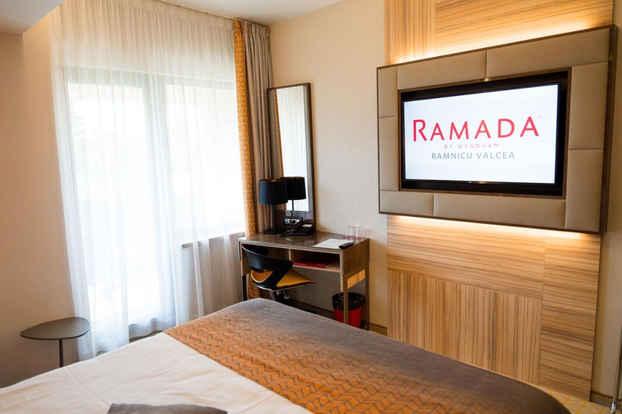 รามาดา บาย วินด์แฮม รัมนิชู วัลชา Hotel รึมนิคูวัลเจีย ภายนอก รูปภาพ