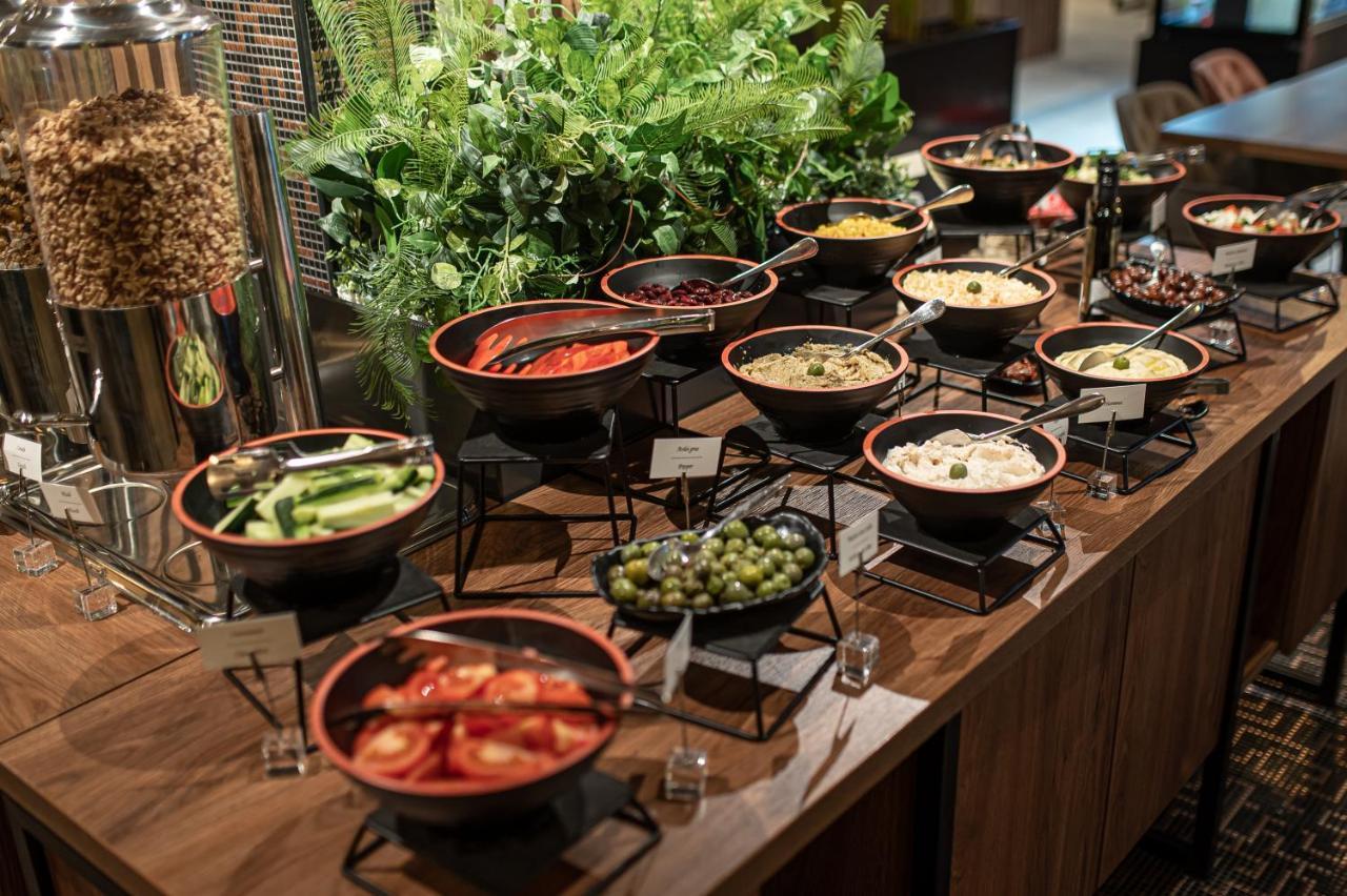 รามาดา บาย วินด์แฮม รัมนิชู วัลชา Hotel รึมนิคูวัลเจีย ภายนอก รูปภาพ