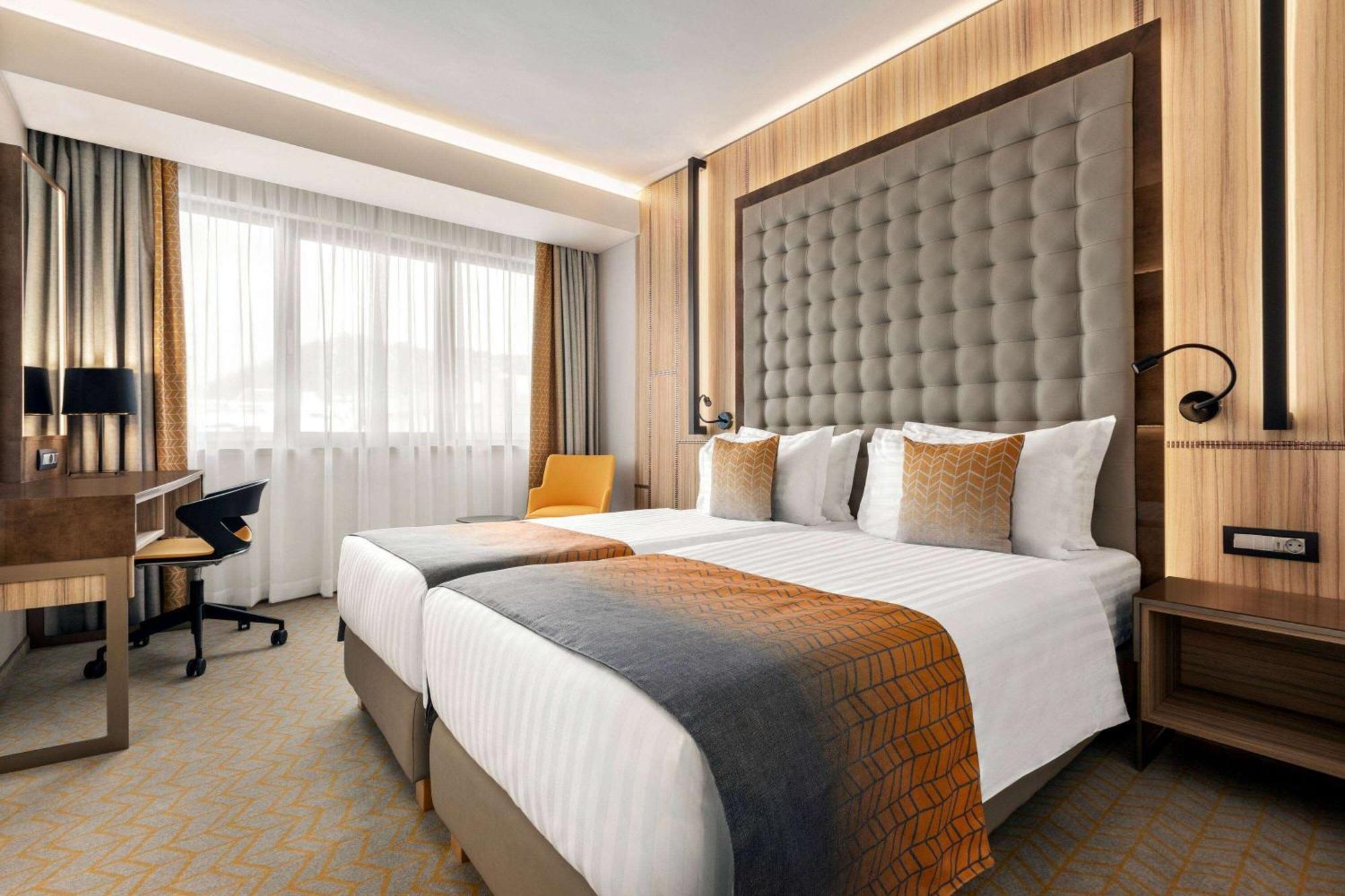 รามาดา บาย วินด์แฮม รัมนิชู วัลชา Hotel รึมนิคูวัลเจีย ภายนอก รูปภาพ