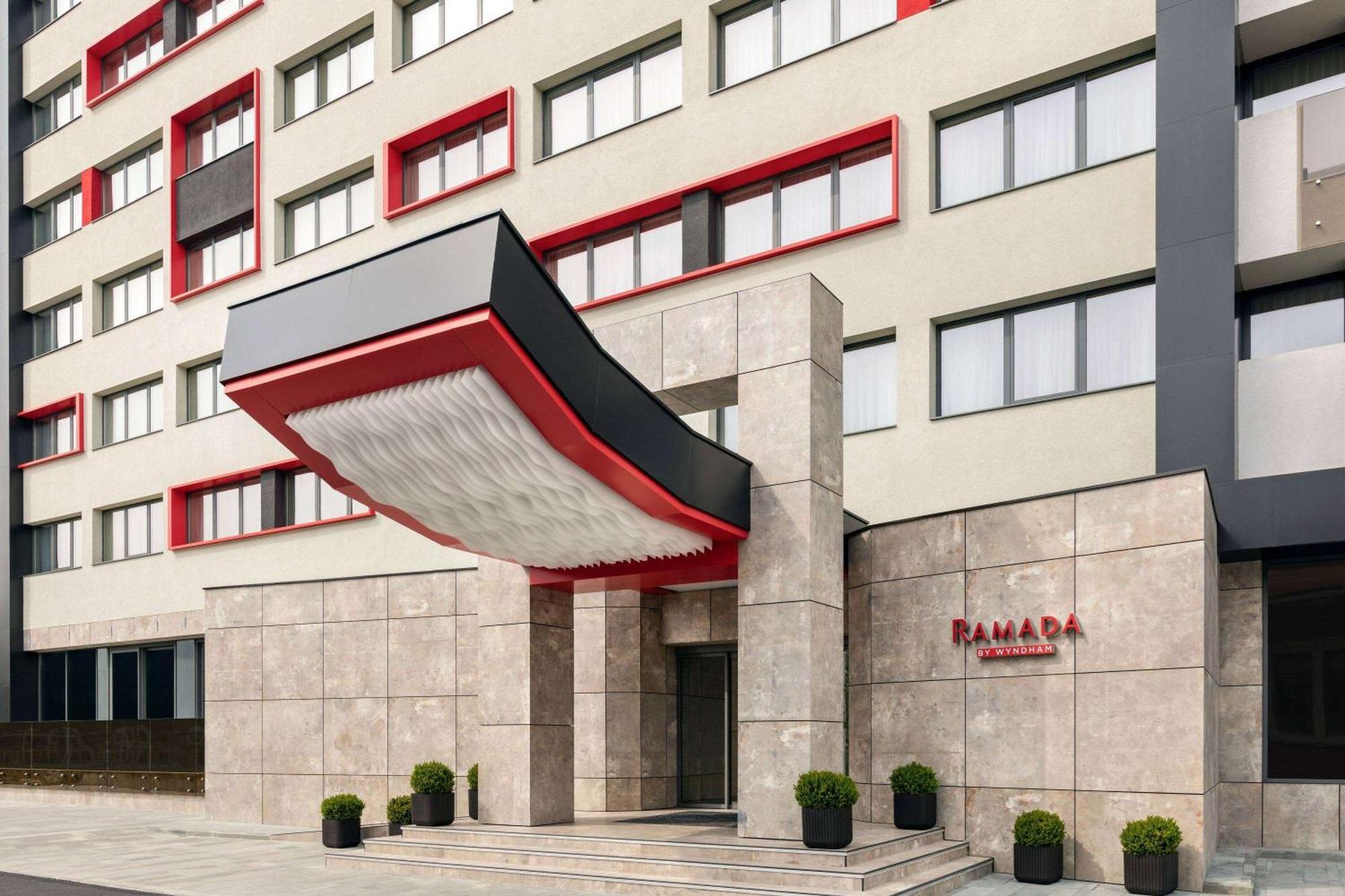 รามาดา บาย วินด์แฮม รัมนิชู วัลชา Hotel รึมนิคูวัลเจีย ภายนอก รูปภาพ
